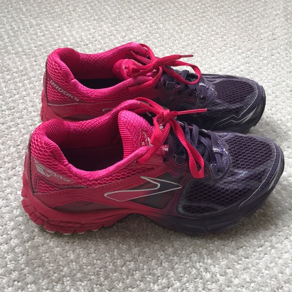 brooks ravenna 5 red